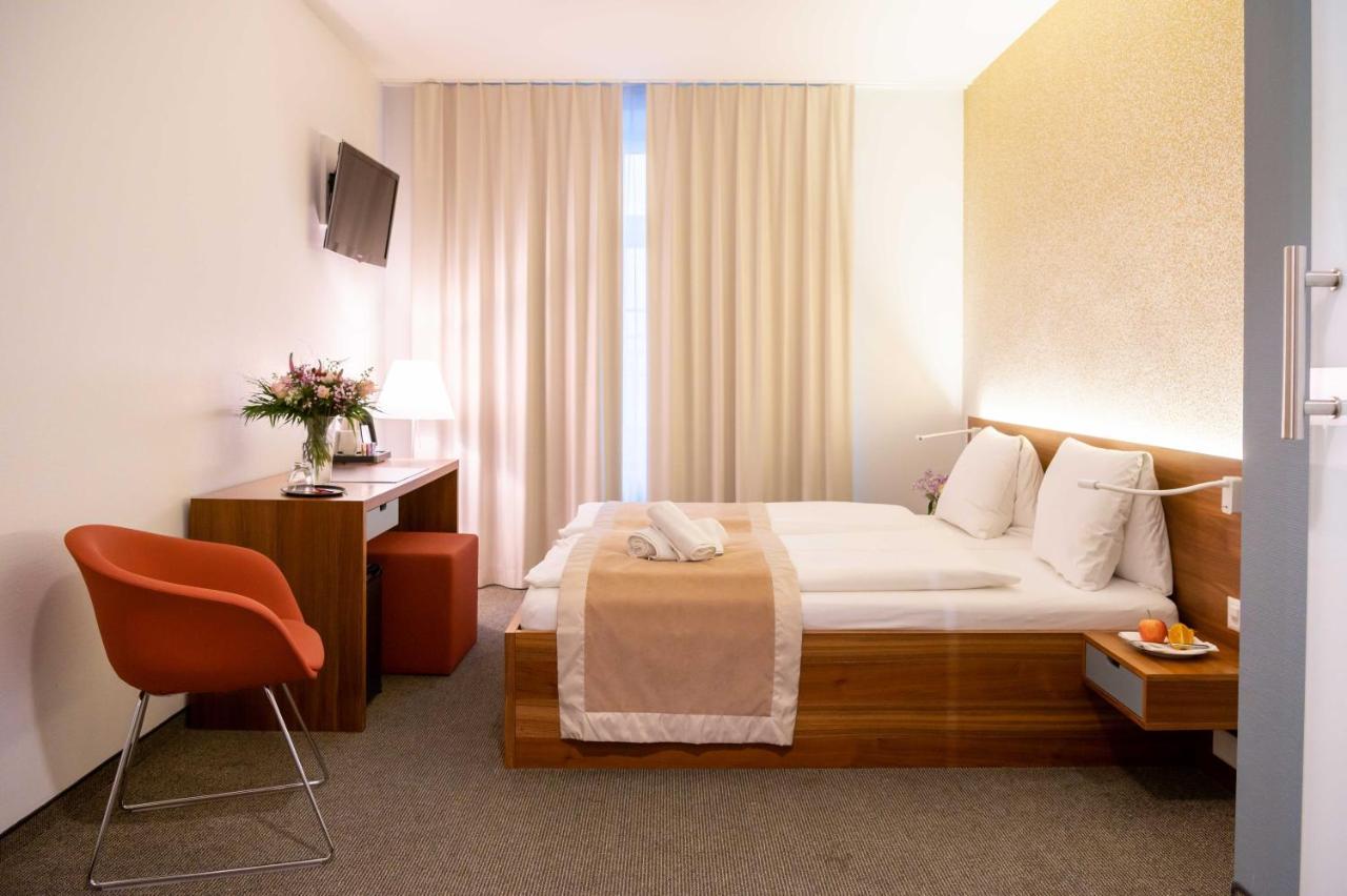 Hotel Engel Am Bahnhof Wädenswil Eksteriør billede